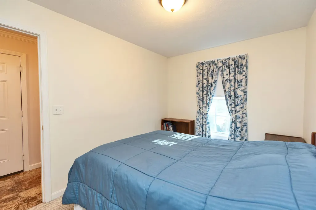 28 Owens Drive Swanzey NH 03446