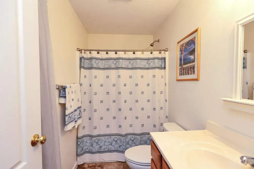 28 Owens Drive Swanzey NH 03446