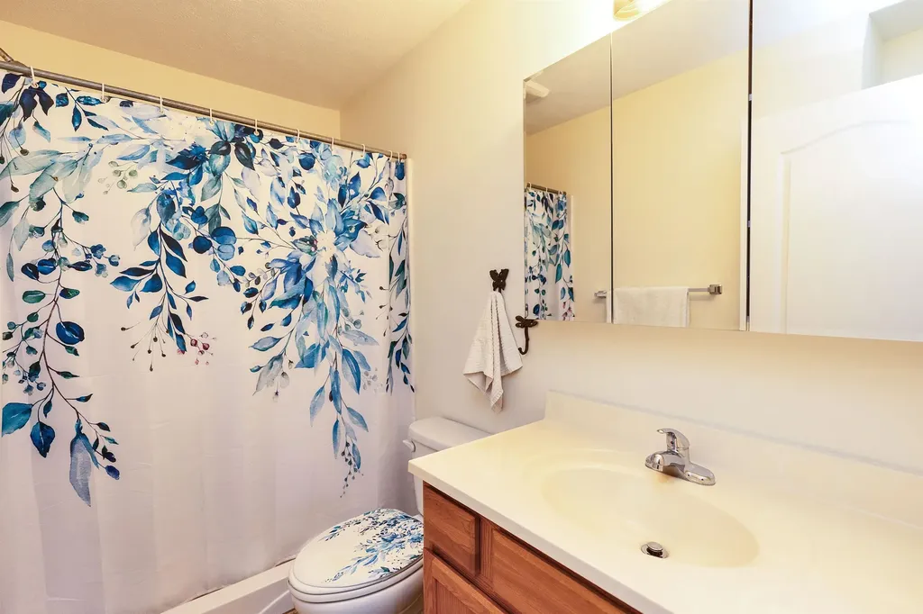 28 Owens Drive Swanzey NH 03446