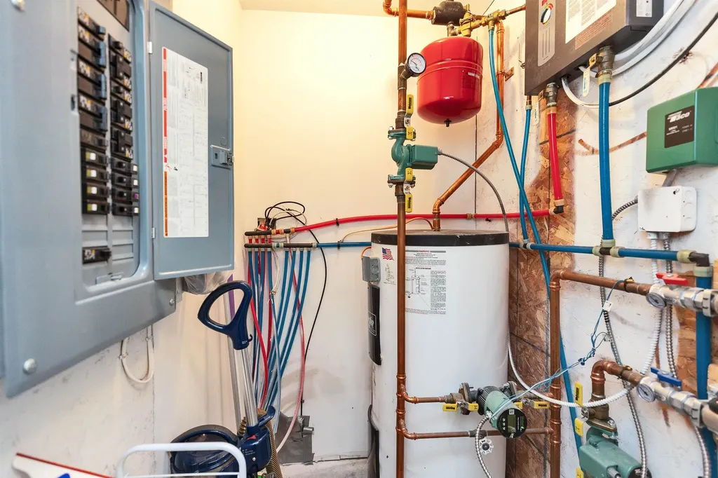 28 Owens Drive Swanzey NH 03446