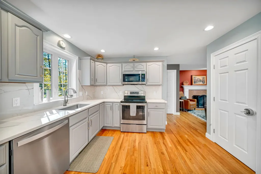 8 Stonewall Way Newmarket NH 03857