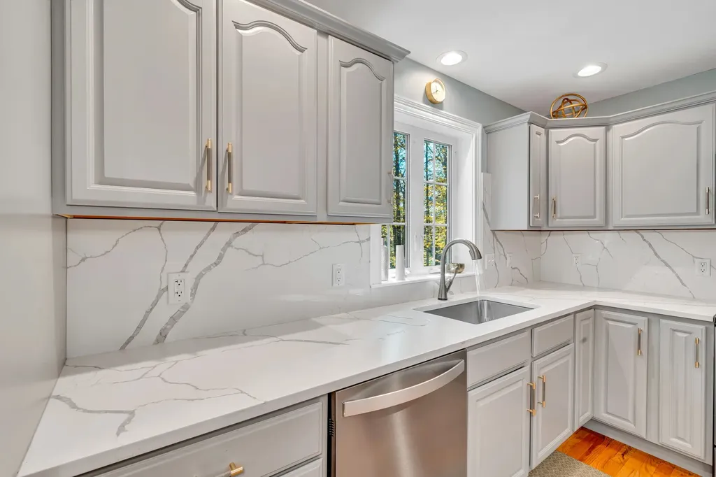 8 Stonewall Way Newmarket NH 03857