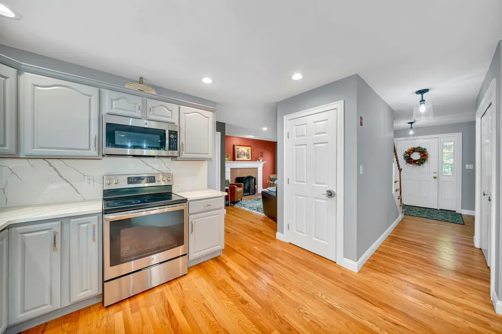 8 Stonewall Way Newmarket NH 03857