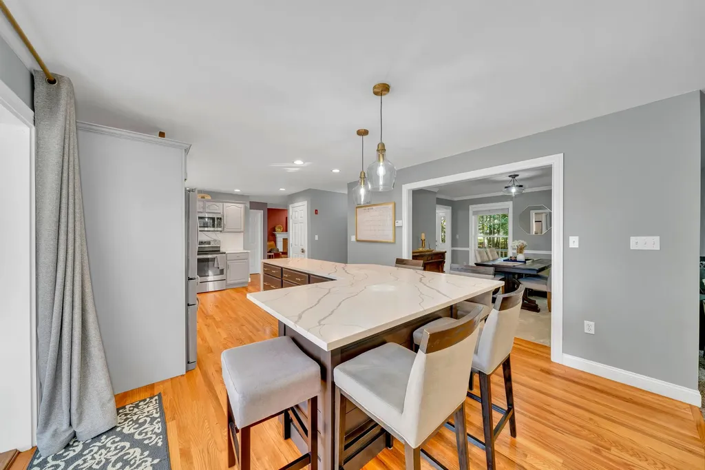 8 Stonewall Way Newmarket NH 03857