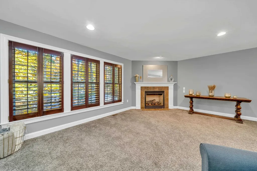 8 Stonewall Way Newmarket NH 03857