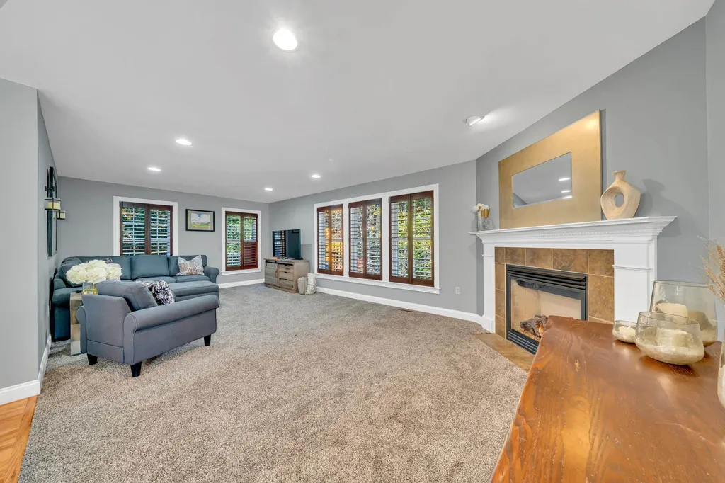 8 Stonewall Way Newmarket NH 03857