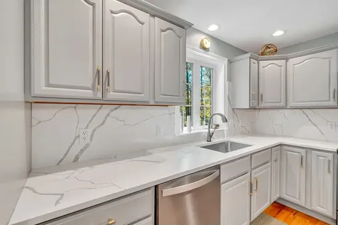 8 Stonewall Way Newmarket NH 03857