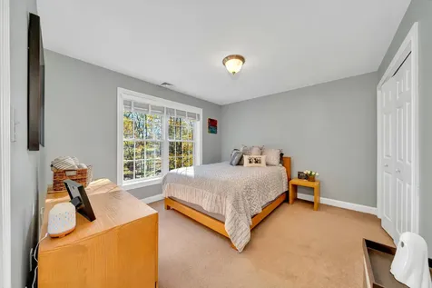 8 Stonewall Way Newmarket NH 03857