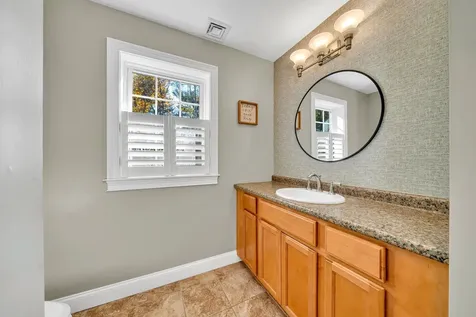 8 Stonewall Way Newmarket NH 03857