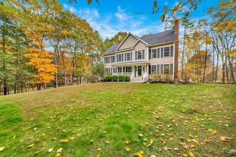 8 Stonewall Way Newmarket NH 03857