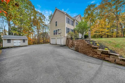 8 Stonewall Way Newmarket NH 03857