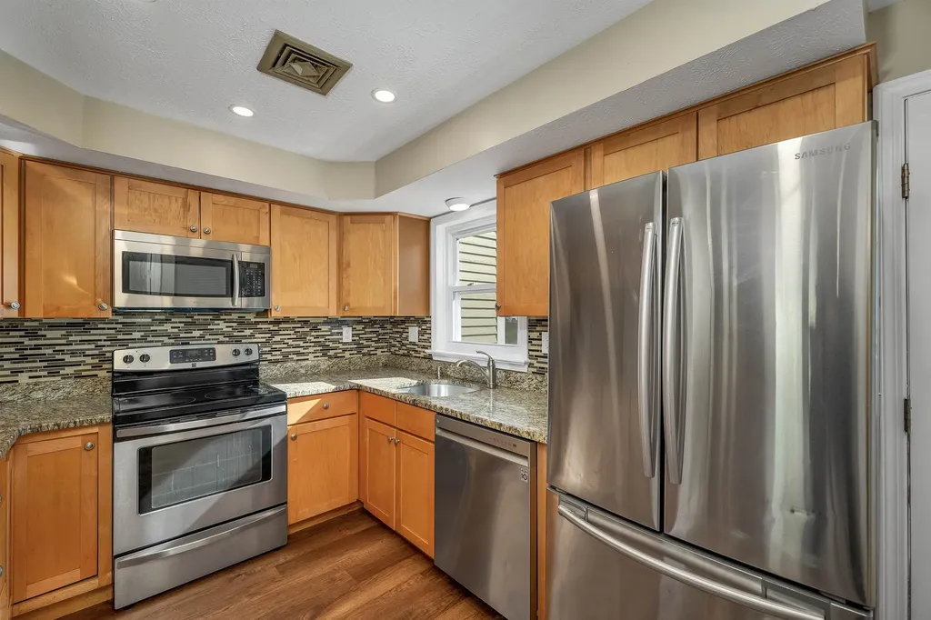 32 Cadogan Way Nashua NH 03062