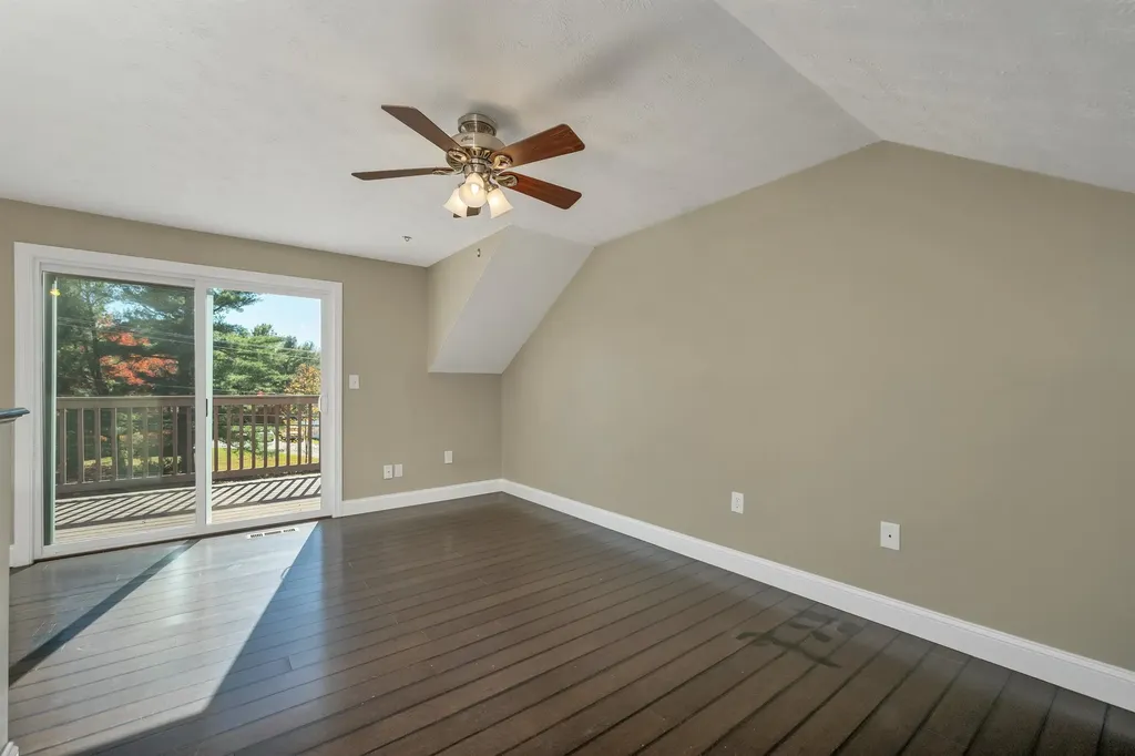 32 Cadogan Way Nashua NH 03062