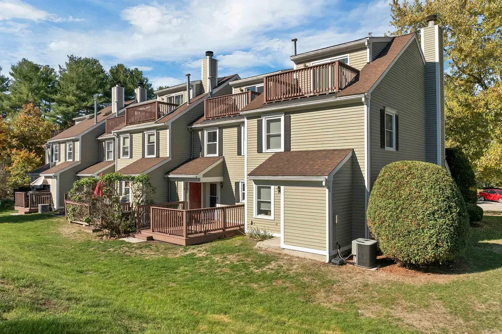 32 Cadogan Way Nashua NH 03062