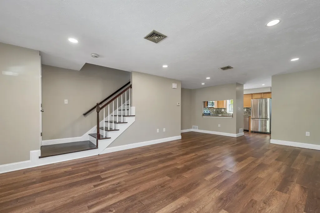 32 Cadogan Way Nashua NH 03062