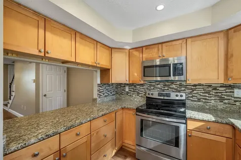 32 Cadogan Way Nashua NH 03062