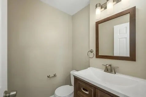 32 Cadogan Way Nashua NH 03062