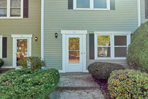 32 Cadogan Way Nashua NH 03062