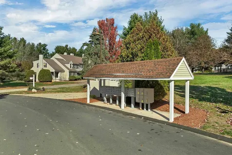 32 Cadogan Way Nashua NH 03062