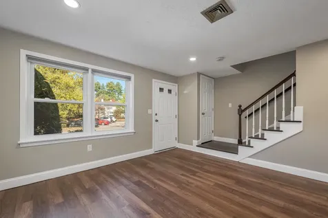 32 Cadogan Way Nashua NH 03062