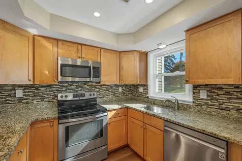 32 Cadogan Way Nashua NH 03062