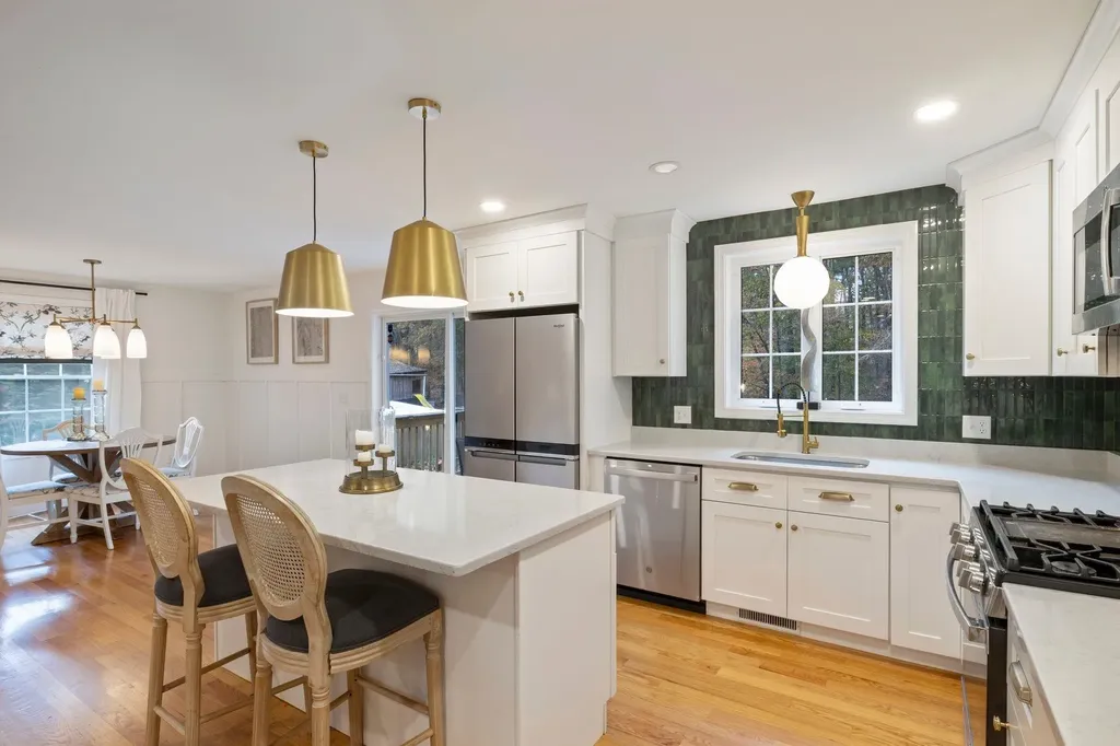 21 West Shore Park Road Kingston NH 03848