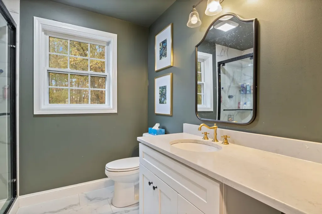 21 West Shore Park Road Kingston NH 03848