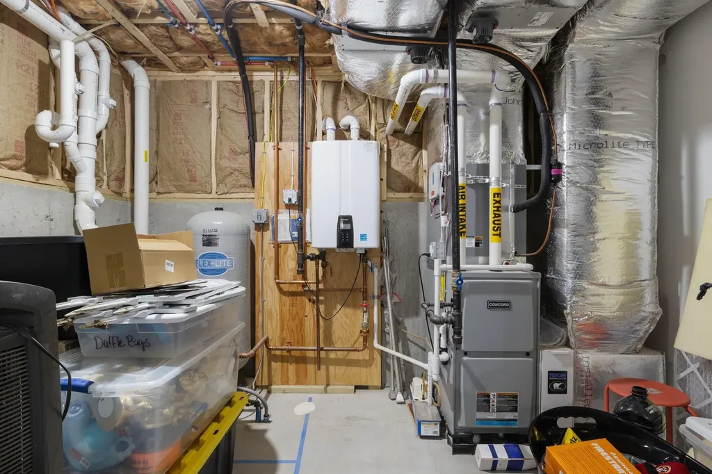 21 West Shore Park Road Kingston NH 03848