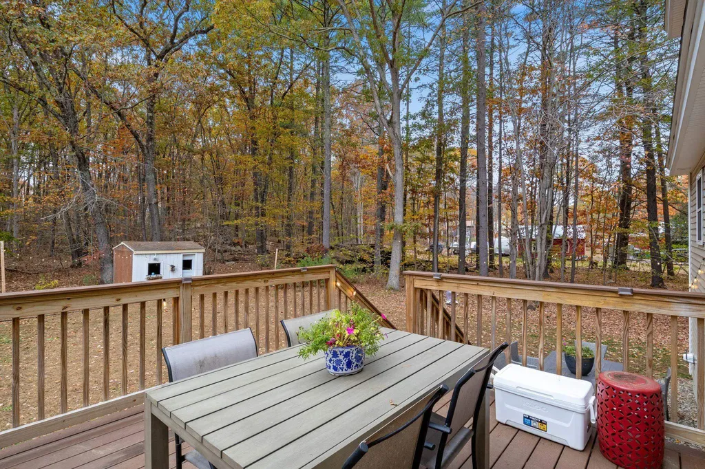 21 West Shore Park Road Kingston NH 03848