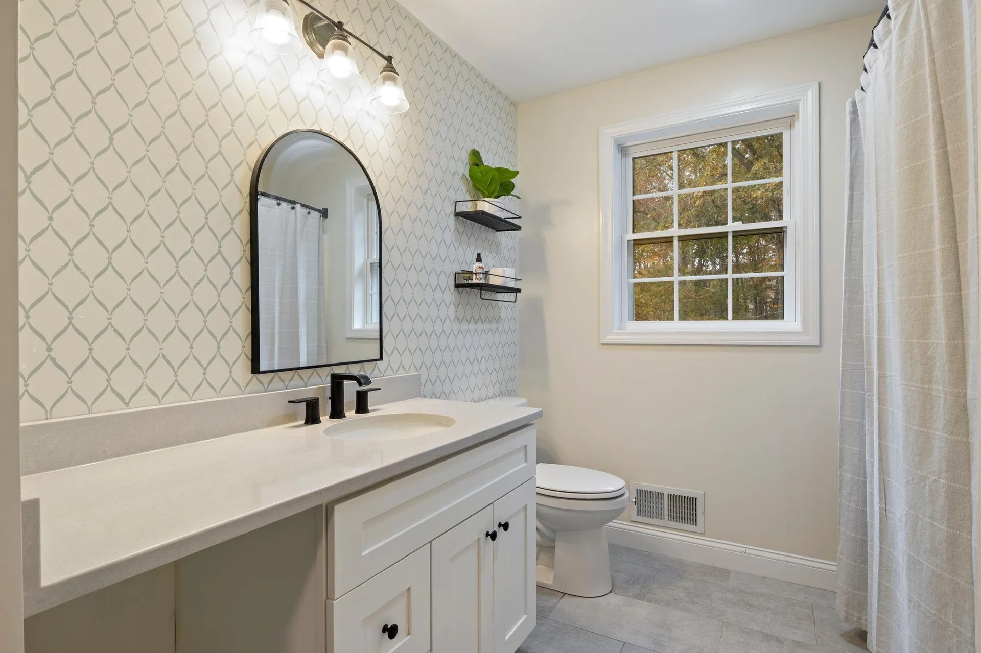 21 West Shore Park Road Kingston NH 03848