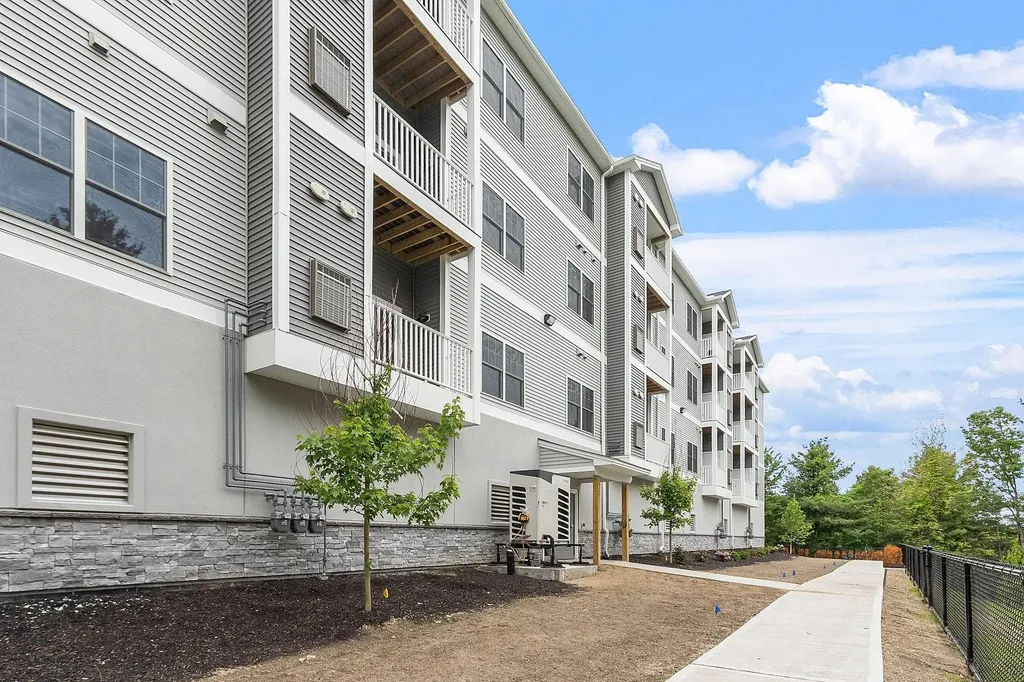 10100 S Willow Street Manchester NH 03103