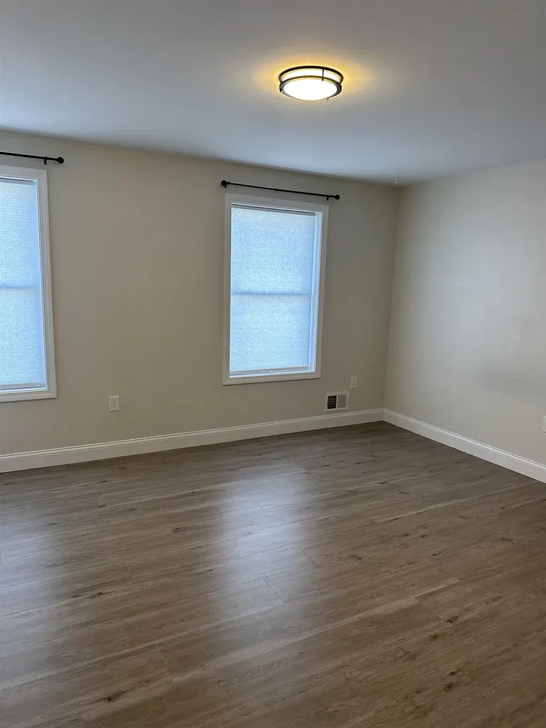 12 Sapphire Lane Nashua NH 03060