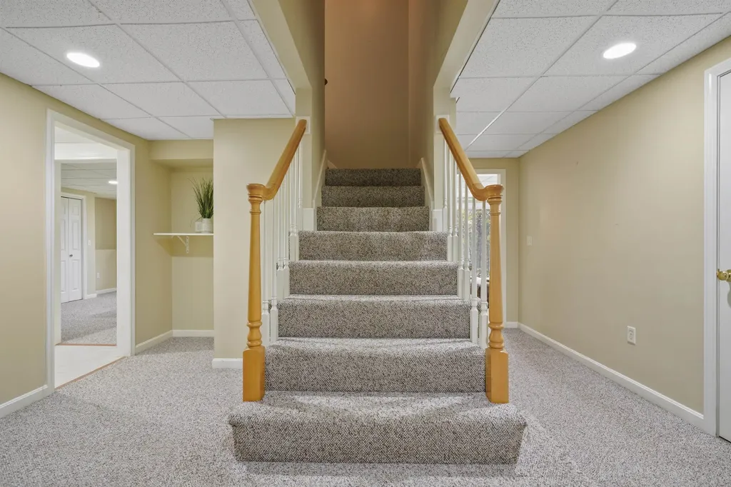 6 Whittemore Lane Amherst NH 03031