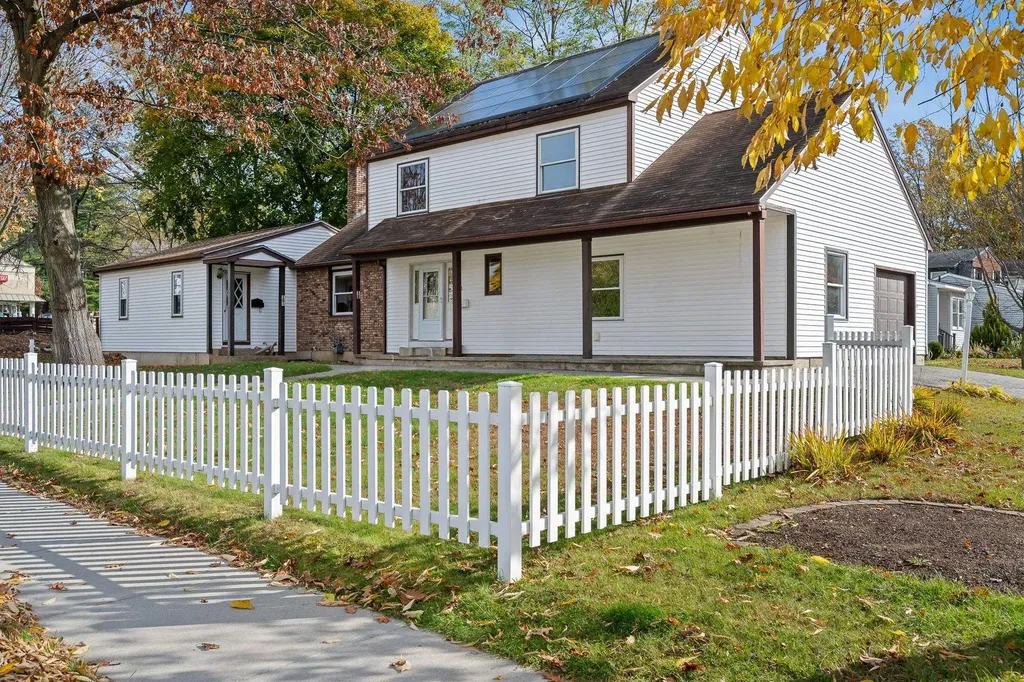 16 Lakewood Parkway Burlington VT 05408