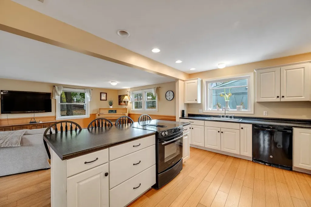 16 Lakewood Parkway Burlington VT 05408