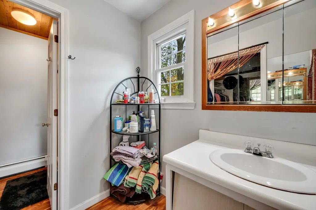 16 Lakewood Parkway Burlington VT 05408