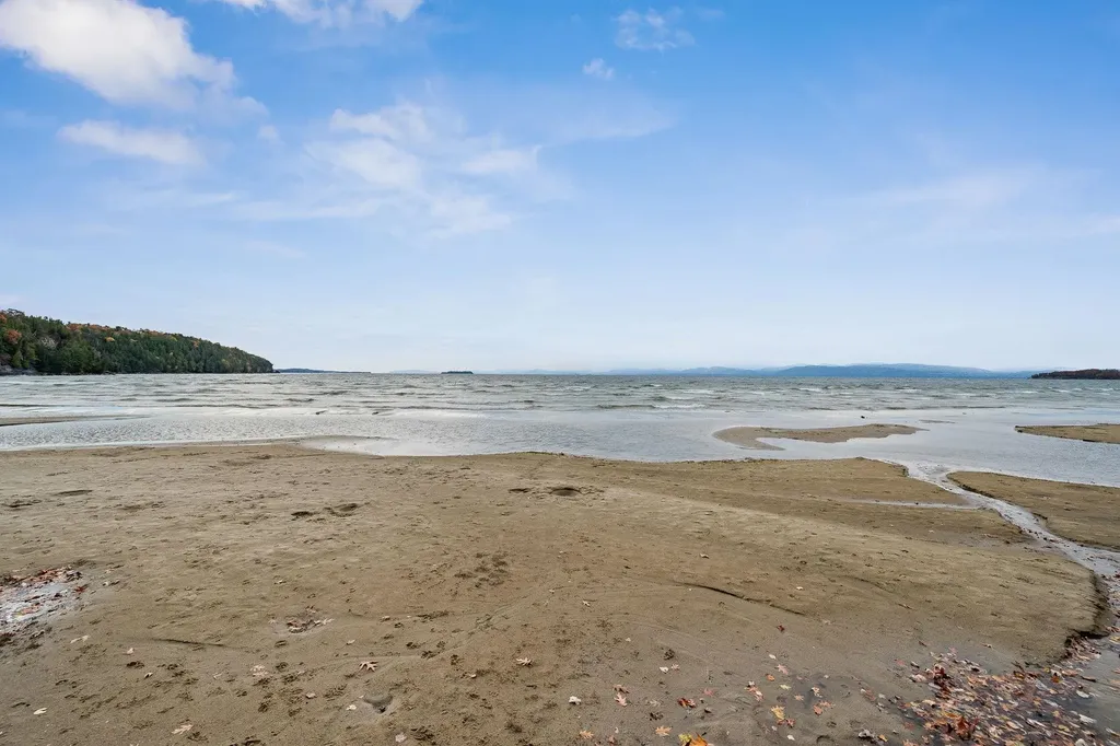 16 Lakewood Parkway Burlington VT 05408