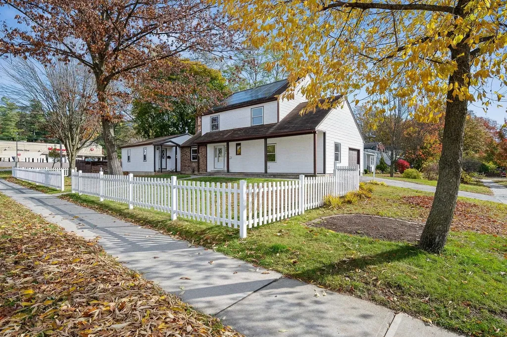 16 Lakewood Parkway Burlington VT 05408