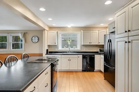 16 Lakewood Parkway Burlington VT 05408