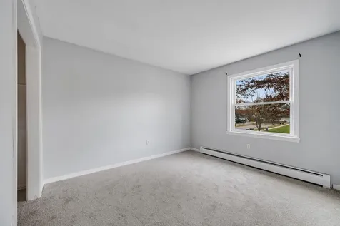 16 Lakewood Parkway Burlington VT 05408