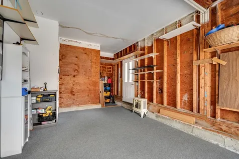 16 Lakewood Parkway Burlington VT 05408