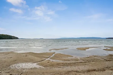 16 Lakewood Parkway Burlington VT 05408