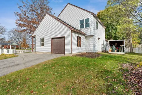 16 Lakewood Parkway Burlington VT 05408