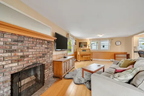 16 Lakewood Parkway Burlington VT 05408