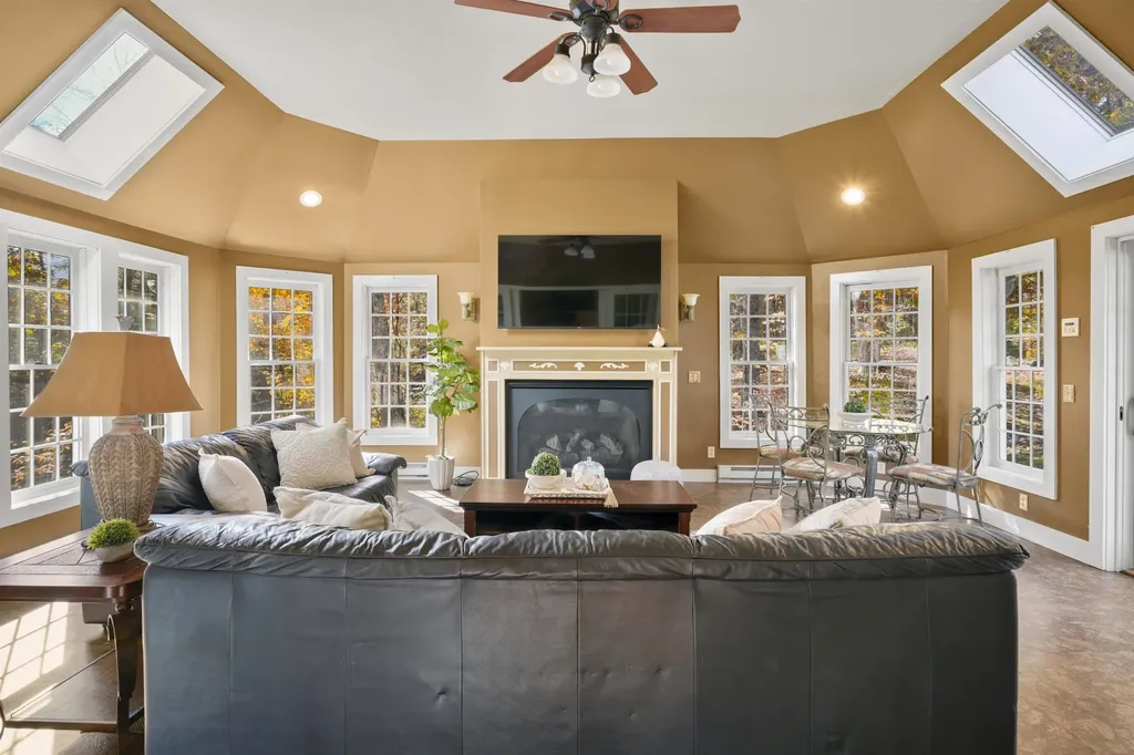 10 Barrington Drive Bedford NH 03110