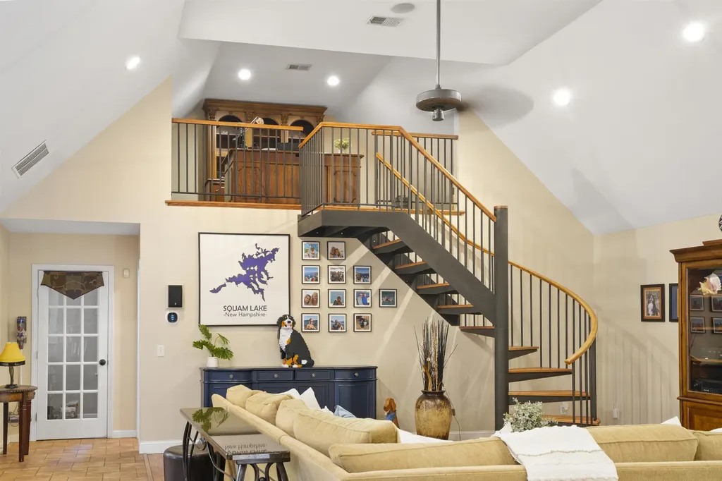 10 Barrington Drive Bedford NH 03110