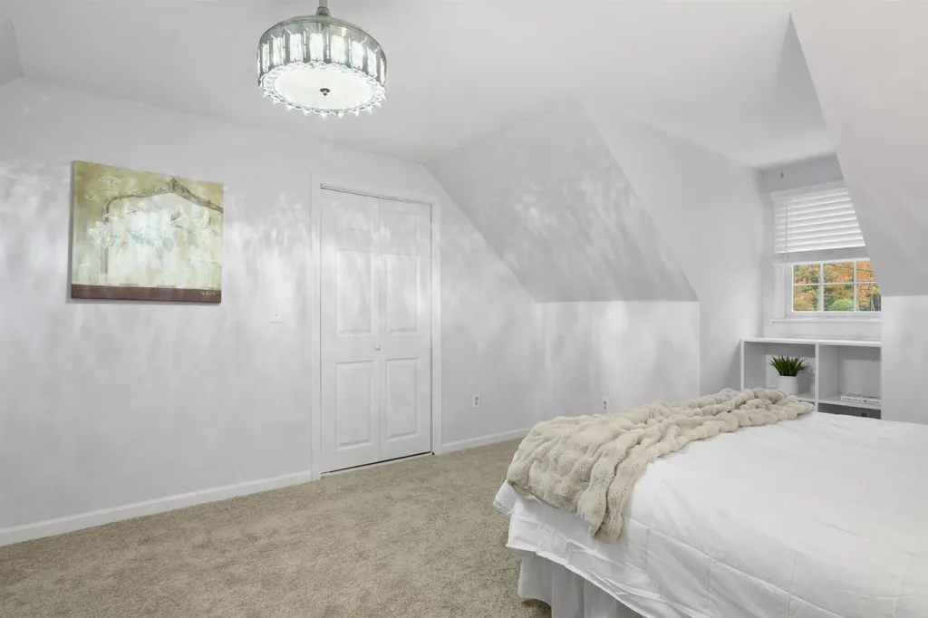 10 Barrington Drive Bedford NH 03110