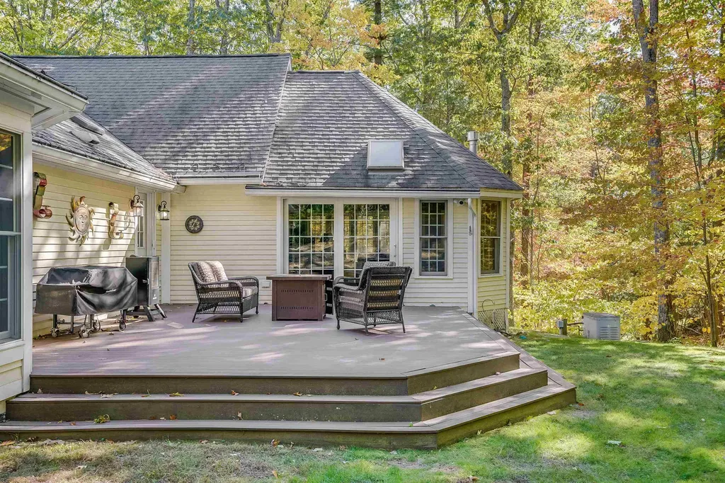 10 Barrington Drive Bedford NH 03110