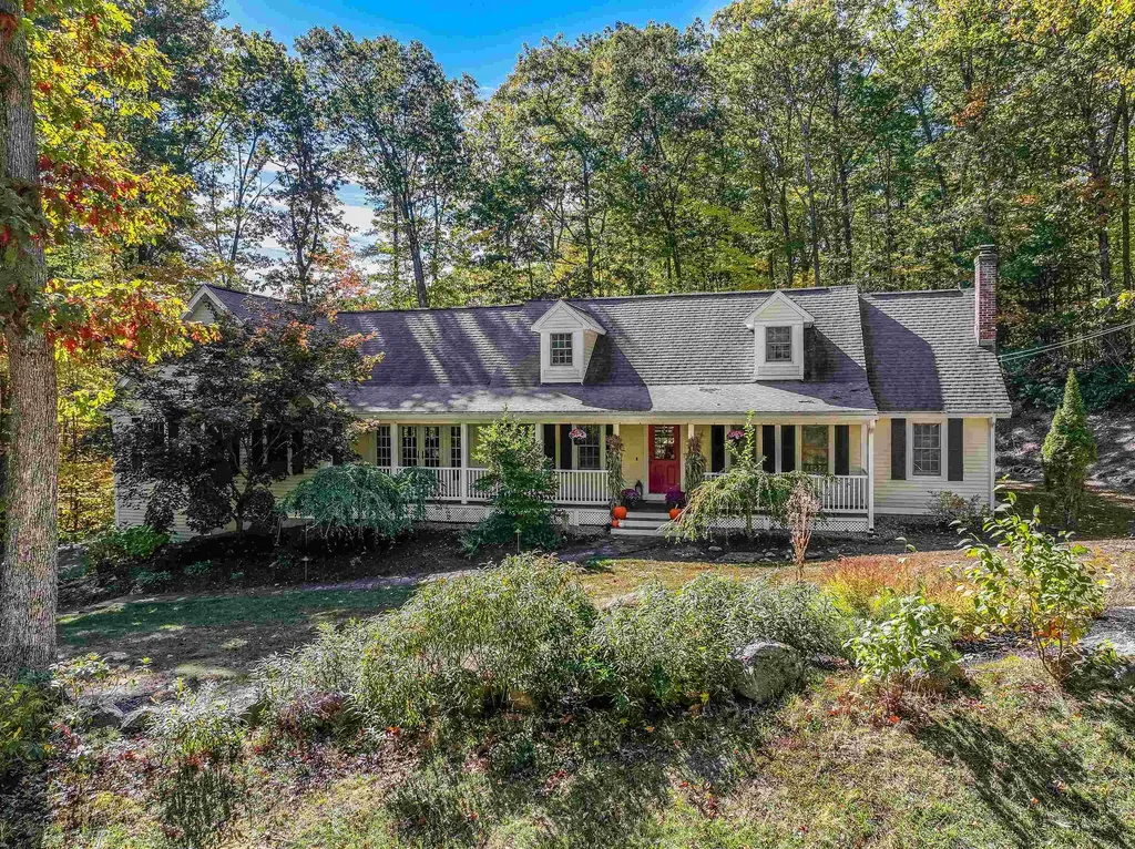 10 Barrington Drive Bedford NH 03110