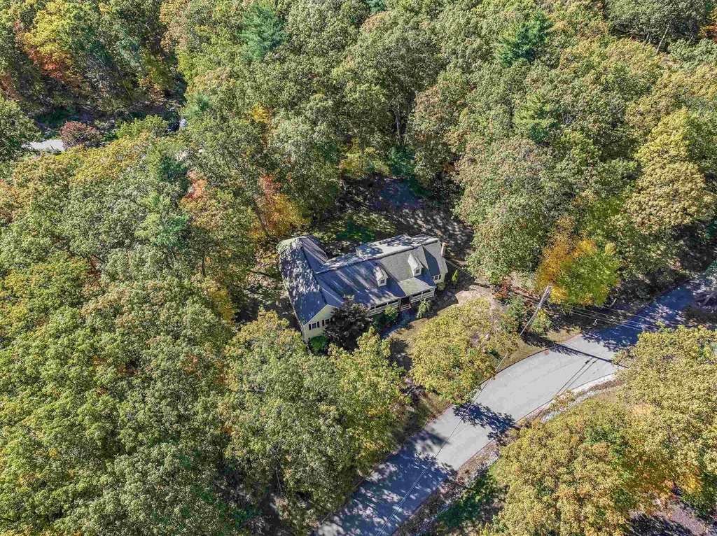 10 Barrington Drive Bedford NH 03110